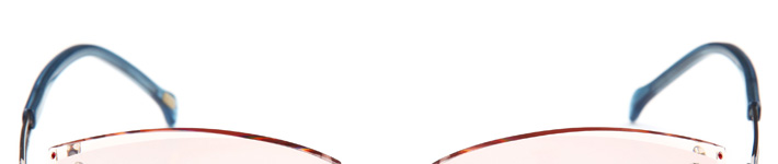 镜架正面角度照片