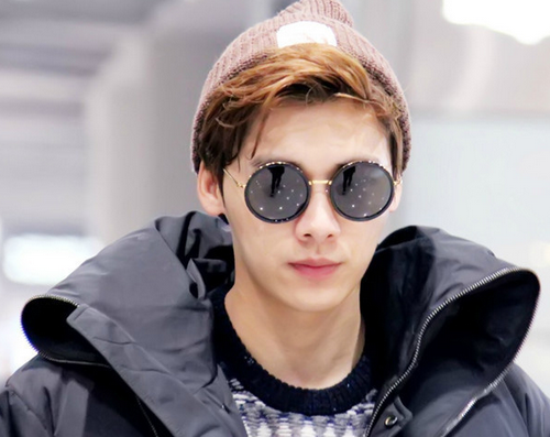 李易峰告诉你方框墨镜和圆框墨镜哪个更配你_亿超眼镜网