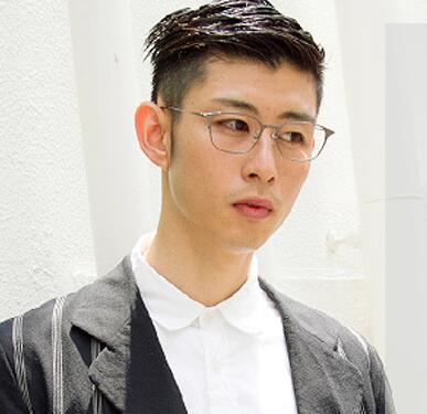 戴眼镜的男生适合啥发型
