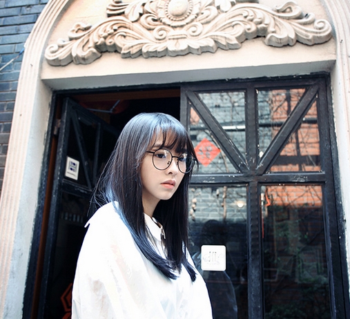 圆框眼镜帮你塑造复古文艺范_亿超眼镜网