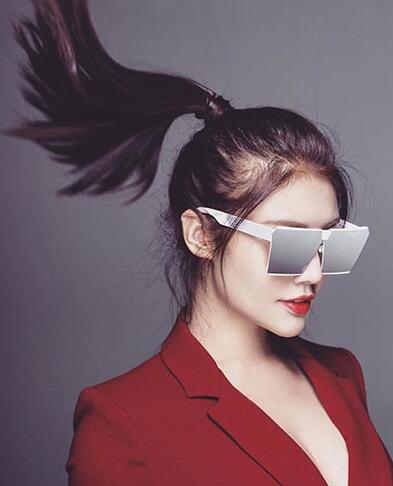 徐冬冬告诉你什么是高冷霸气女王范墨镜_亿超