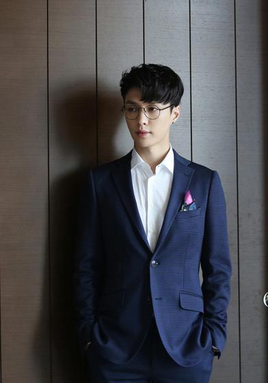 让胡歌、张艺兴、靳东等男神为你演绎时尚眼镜框_亿超眼镜网