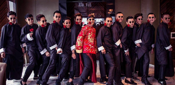 黄晓明伴郎团齐戴墨镜阵容强大