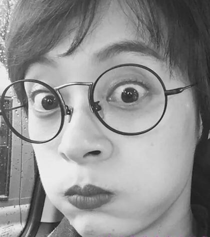 杨颖,孙俪,舒淇等女汉子戴眼镜秒变文艺