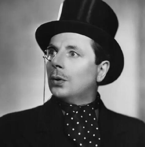 为你揭秘眼镜的传奇历史