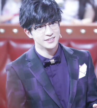 薛之谦专情黑框眼镜