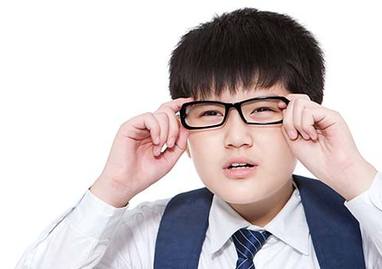 儿童第一次配镜得去医院做检查:辨别真假近视